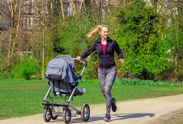 妈妈是超人 推婴儿车慢跑 更适合新妈妈的日常锻炼方式 凤凰网