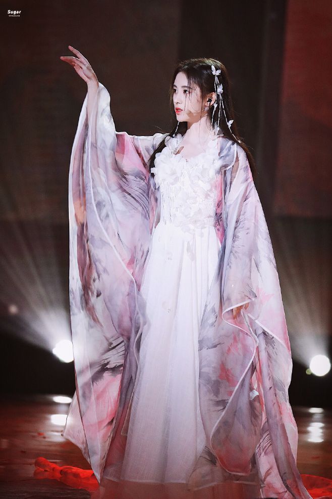 国风美少年鞠婧祎淘汰赛不断鼓励"危险"选手
