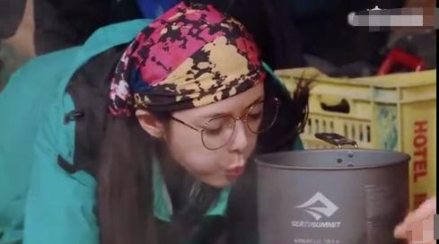 这一次，真的被纯素颜的杨超越丑哭了…