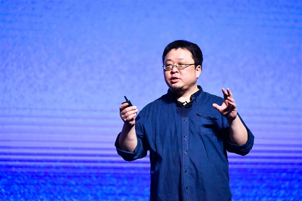 子弹短信变身“聊天宝” 罗永浩现身：没你们想象的那么惨！