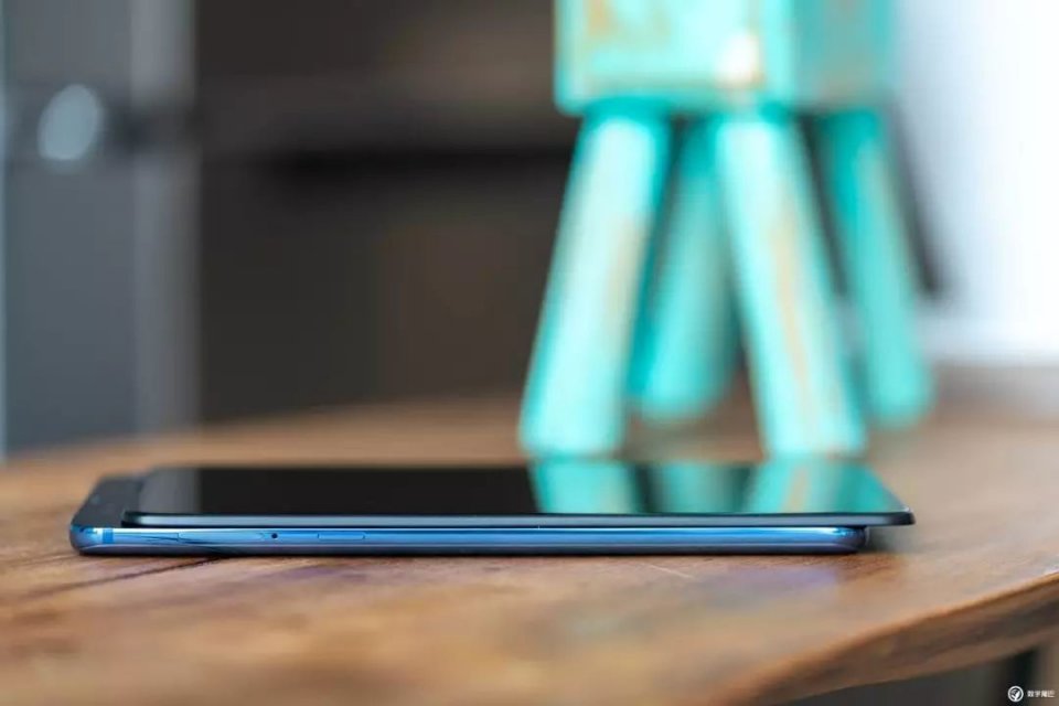 小议挖孔全面屏