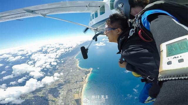 第一次高空跳伞是什么感受?