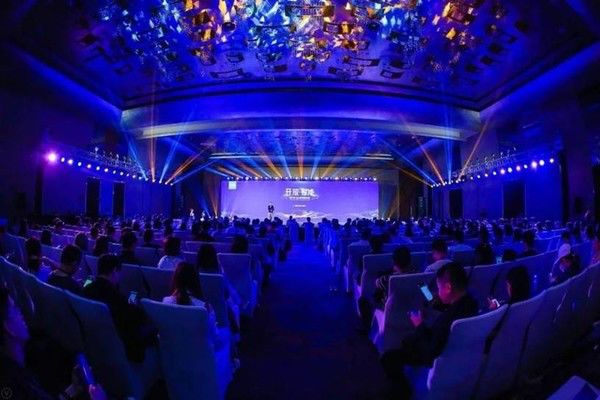 围绕AI构建开放平台，vivo开启手机外的第二战场