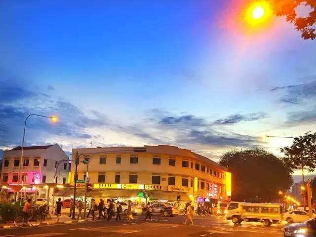 我在新加坡寻找“红灯区”,AI 老司机翻了个白眼