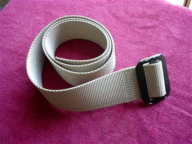 美国陆军部一本手册规定制服32种附品,从内腰带到雨伞都是制式的