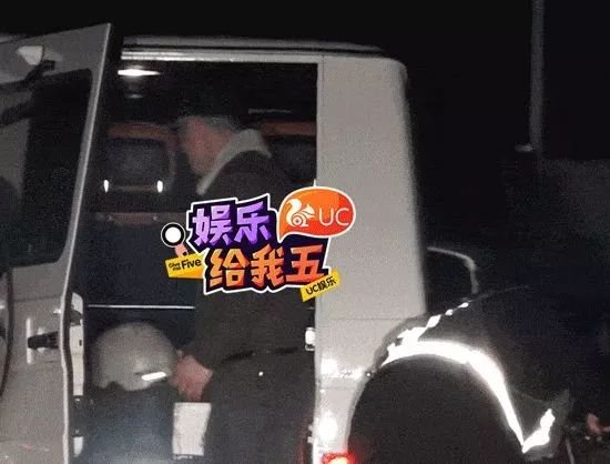 真迷！为爱跳河，又被爆出新恋情，到底离婚了吗？！