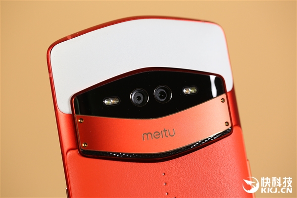 全球首创前置三摄!美图V7图赏:奢华扑面而来