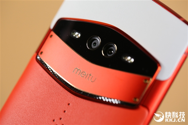 全球首创前置三摄!美图V7图赏:奢华扑面而来