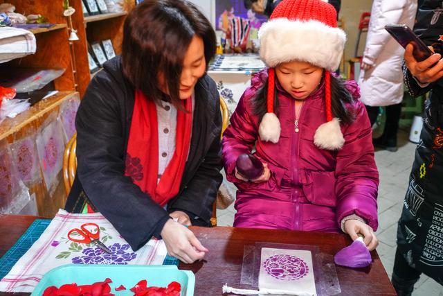 捶草印花、黑色剪纸、非遗陕州惊艳了女儿的寒假