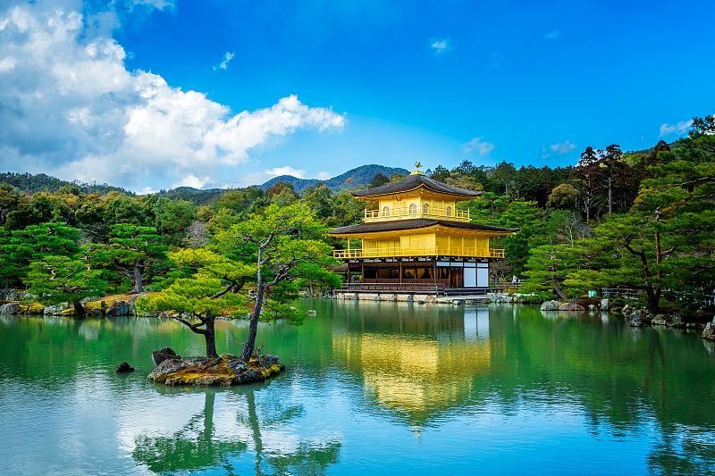 岚山是京都著名风景区,位于市西北,丹波高地东缘,有"京都第一名胜"之
