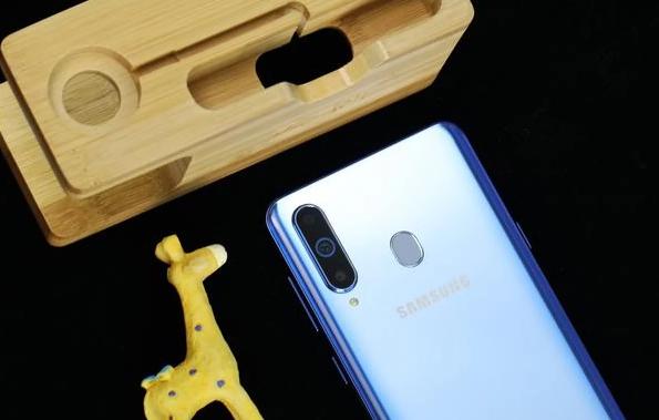 谁说没有仙女标配的手机?三星A8s独角精灵版让你仙气十足!