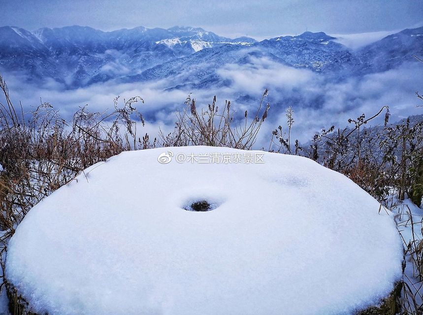 清凉寨的滑雪场也要来了,官方消息是会在春节前开放,到时候不用出武汉