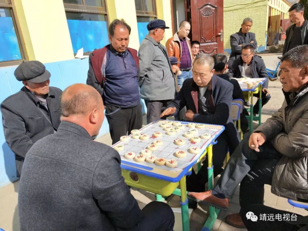 春节期间,靖远县东湾镇砂梁村组织策划多项新春文体活动,为村民送上了