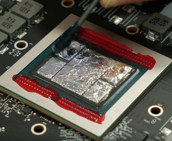 Radeon VII更换液态金属散热:温度降低5℃