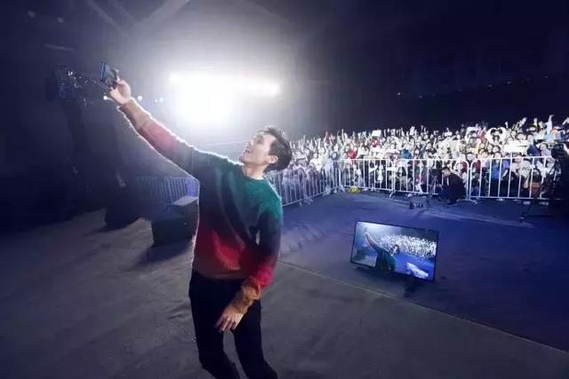 当男人们都开始追星，你会发现他们才skr人才。| Debug Time