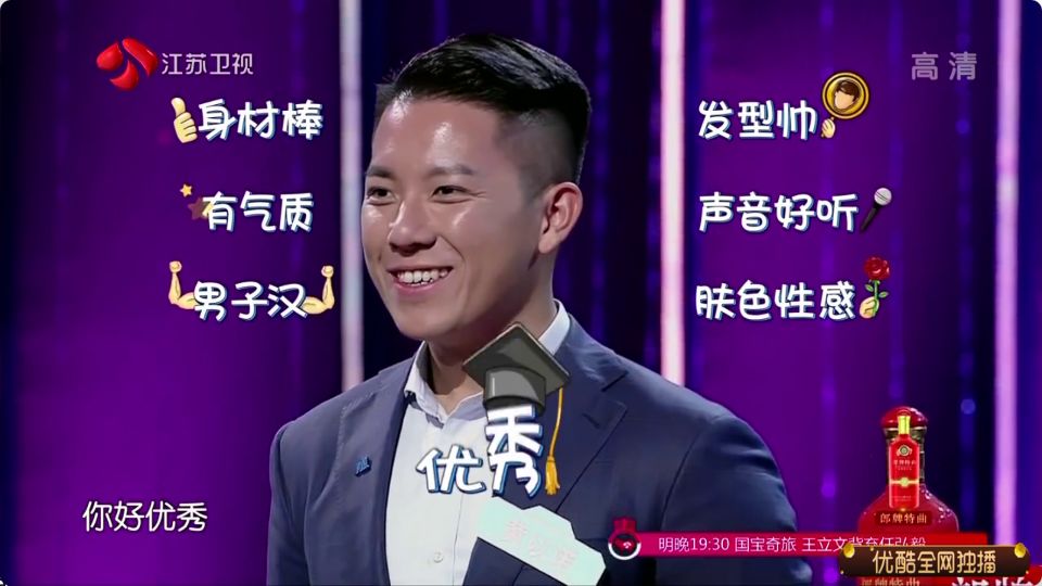 他真的是去抓毒贩,逮坏人 工作内容和真正的警察一样 虽然黄以诺已经