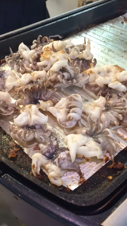 冲绳那霸泊港鱼市场网红烤章鱼