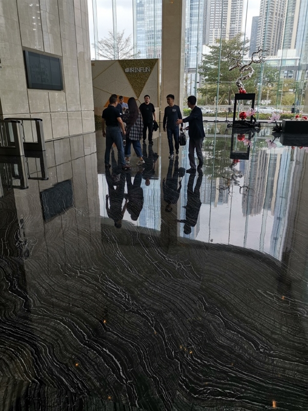 网友分享罗永浩近照：疑似在深圳奔波寻找代工厂
