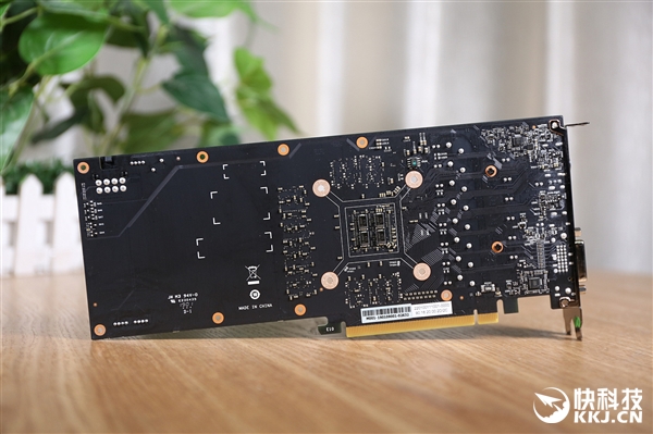 七彩虹iGame GTX 1660 Ti Ultra 6G显卡拆解图赏