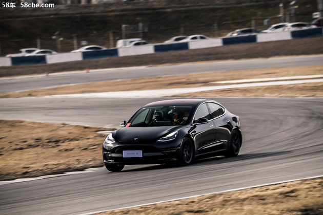 特斯拉Model 3场地试驾 动力操控是亮点