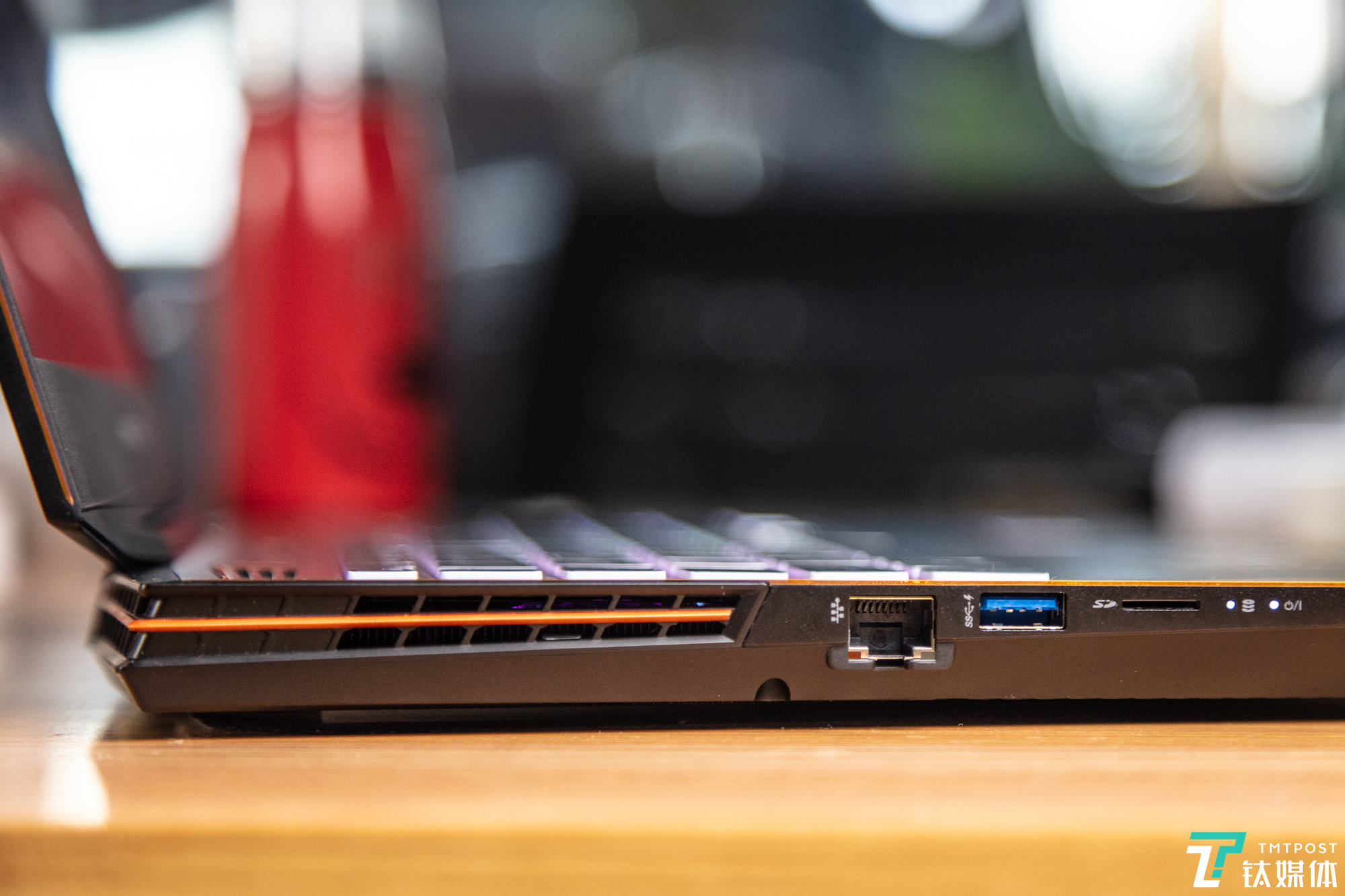 RTX 2070的便携形态，加入光追后的雷神911 Pro点起新技能 | 钛极客