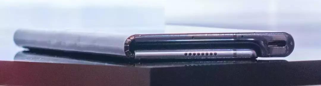 卖手机的厂商，一夜之间全都折叠了？