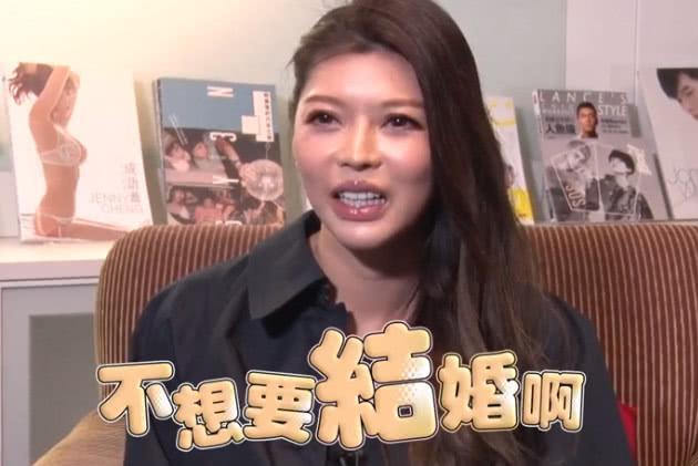 亿万富翁追名模被拒10次，最后靠搞定丈母娘成功求婚