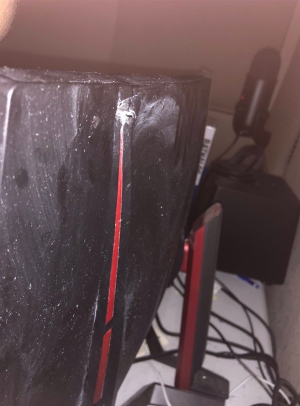 网友微星显示器被子弹击中仍能正常运行