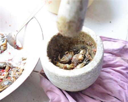 这一味将近失传的土调料――蟛蜞酱