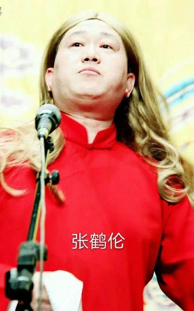 德云社集体扮女装,郭麒麟穿花袄,于谦笑容太妩媚,郭德纲赢了