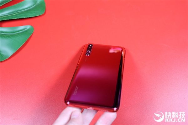 3D仿生感光+石墨烯散热！荣耀Magic 2 3D感光版图赏