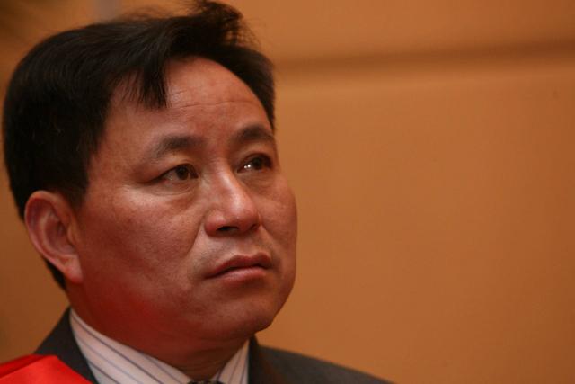 他靠烂尾楼发家，攒295亿成宁波首富，旗下公司资不抵债遭退市