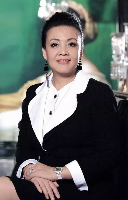 嫁了个假豪门，婆婆被监禁，只能带老公参加综艺捞金