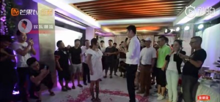 买超哭着向张嘉倪求婚，却不小心暴露了她这个致命缺陷
