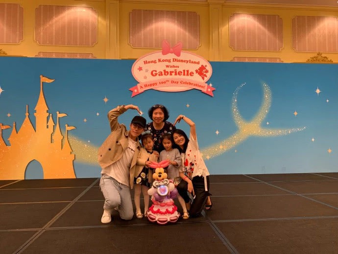王祖蓝给女儿办百日宴，3个月的Gabrielle在现场简直是表情帝！