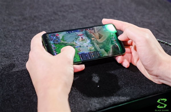 雷军大赞黑鲨手机2“操控之王”：响应时间58.9ms超iPhone