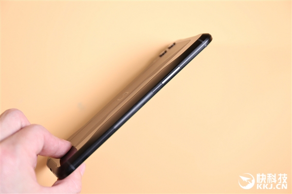 骁龙855+液冷3.0!黑鲨游戏手机2图赏