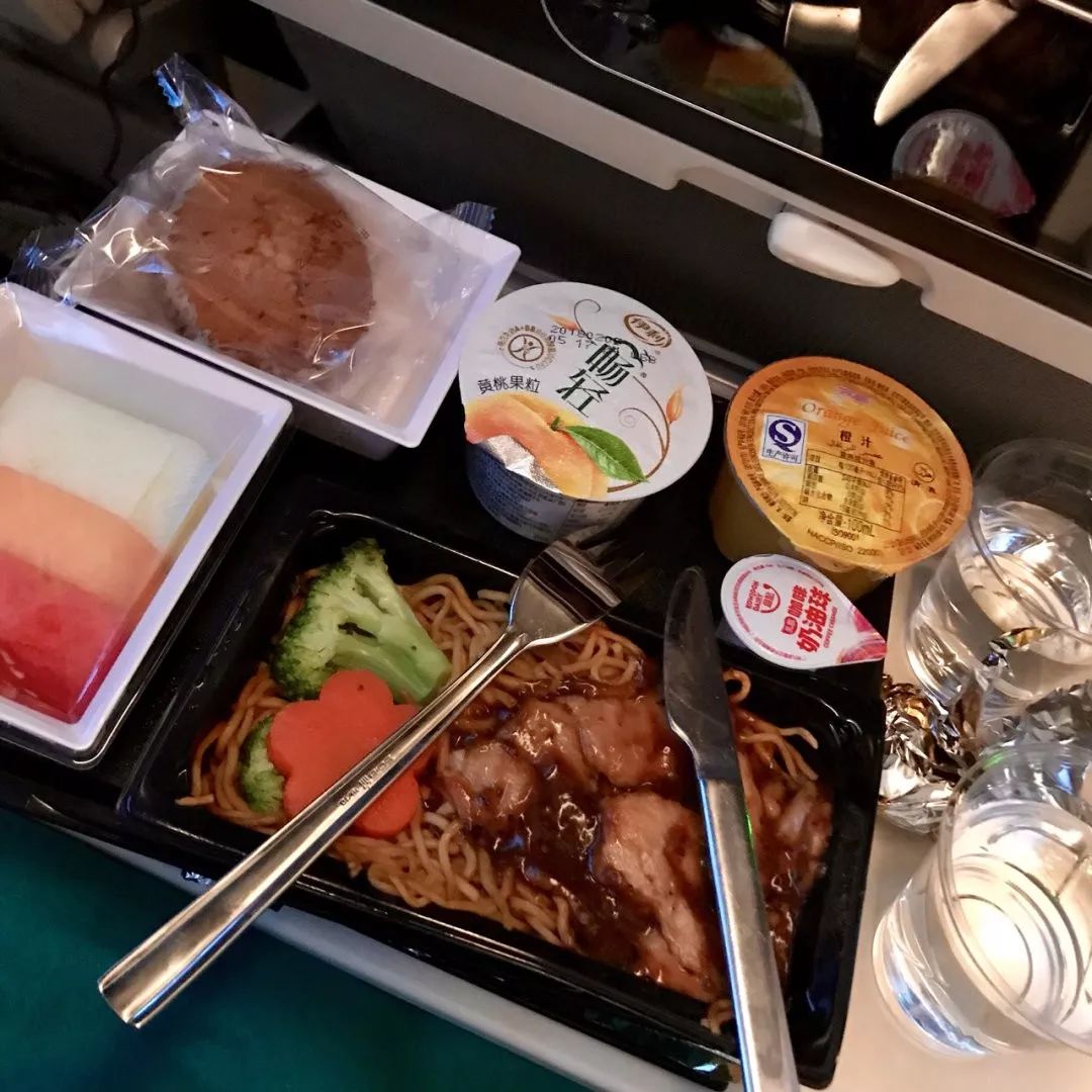 哪家经济舱的餐食最好骂？
