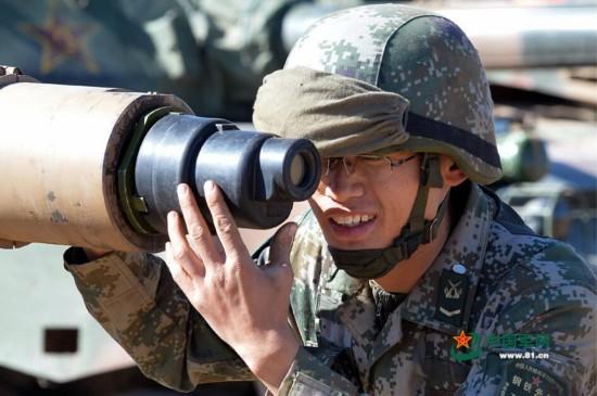 坦克兵都是什么样?个个是猛男,没点力气都干不了坦克兵