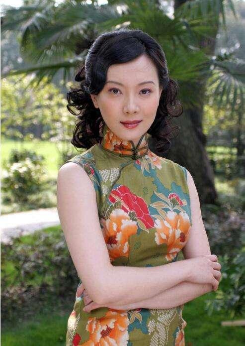 杨幂民国旗袍造型上热搜?但和她们的旗袍造型相比,真的差远了!