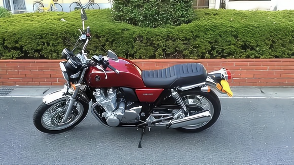 晒晒非卖收藏品,2012年的 honda 本田 cb1100 摩托车,发动热车