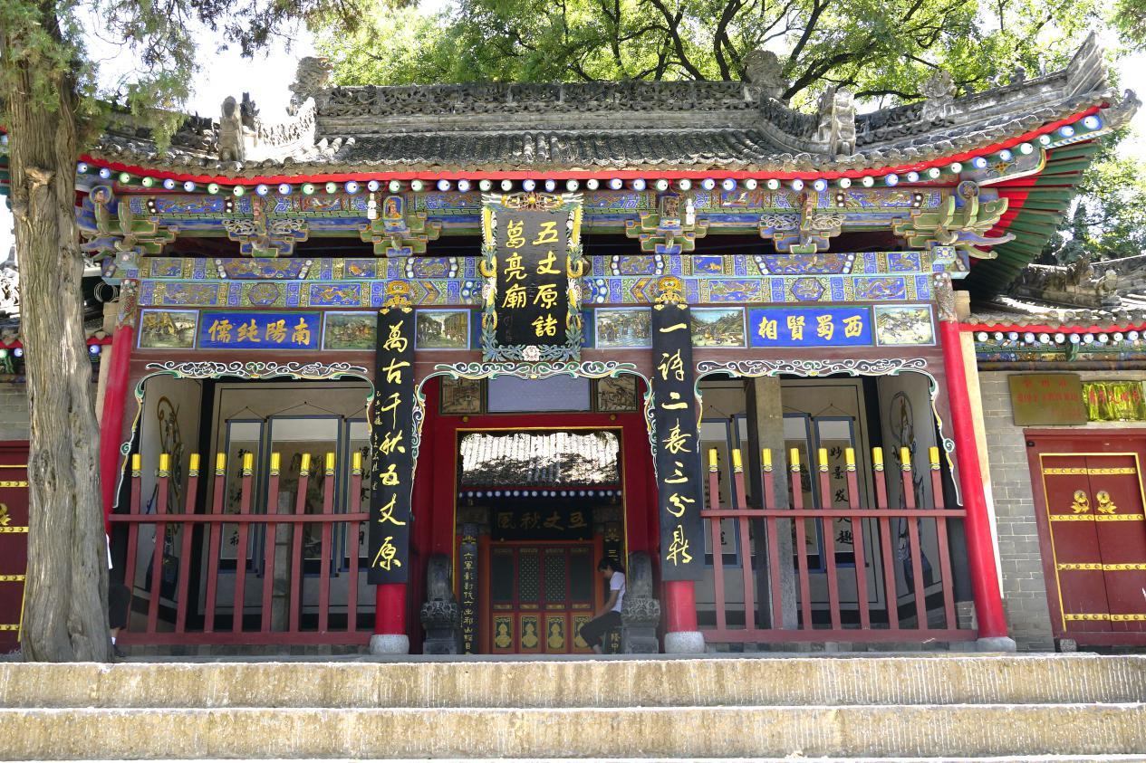 成都最知名的旅游景区之一，同时祭祀刘备和诸葛亮_武侯祠