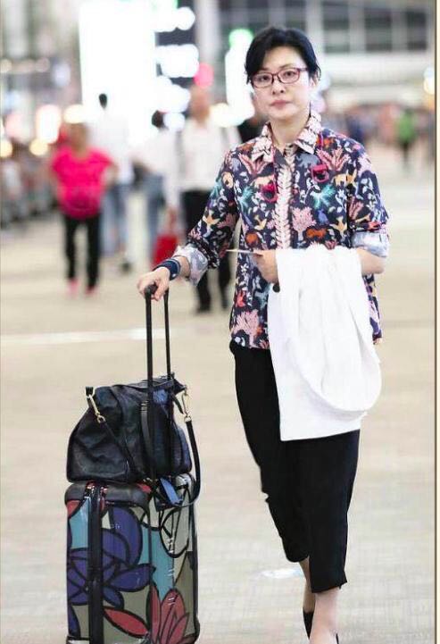 51岁周涛近照曝光 网友：像20岁的小姑娘