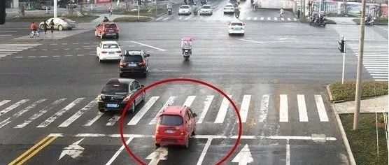 闯黄灯违反交通规则，为什么从来没被罚款扣分？