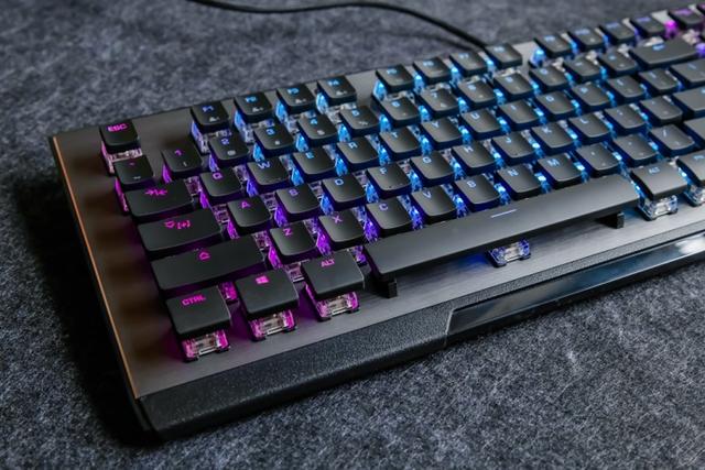 全新泰坦轴加持,德国冰豹打造高颜值爽手感电竞吃鸡键盘Vulcan