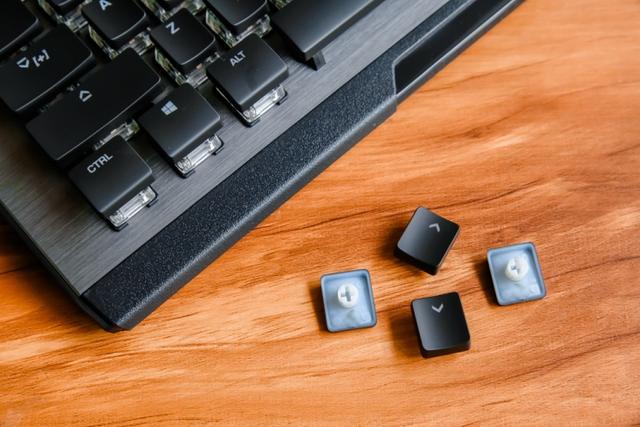 全新泰坦轴加持,德国冰豹打造高颜值爽手感电竞吃鸡键盘Vulcan