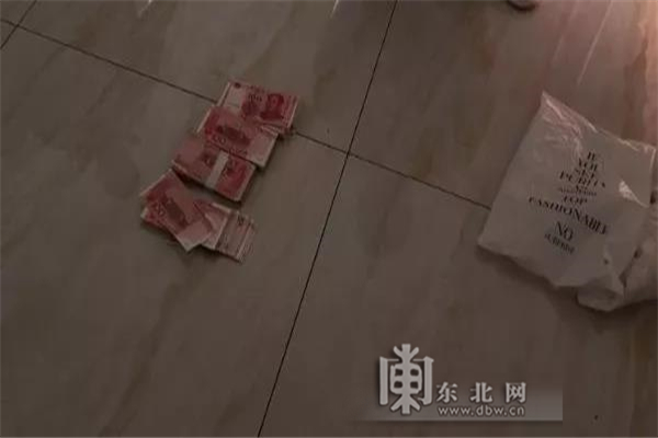 男子炫富惹祸上身四万现金不翼而飞