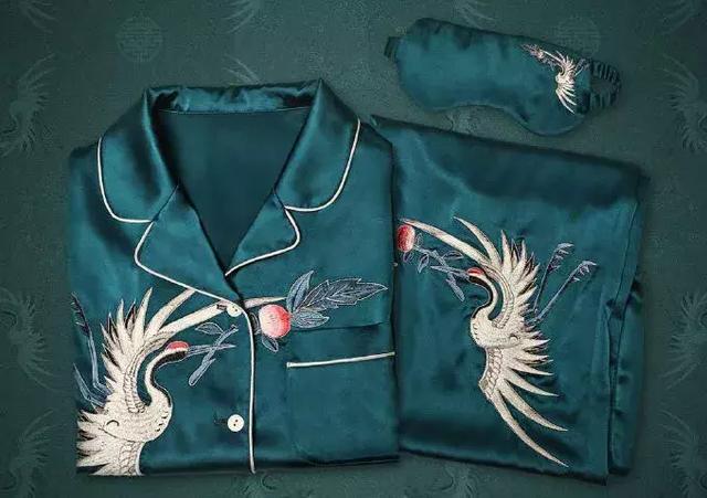 故宫文化又上新，这一次他们盯上了雍正的衣服！