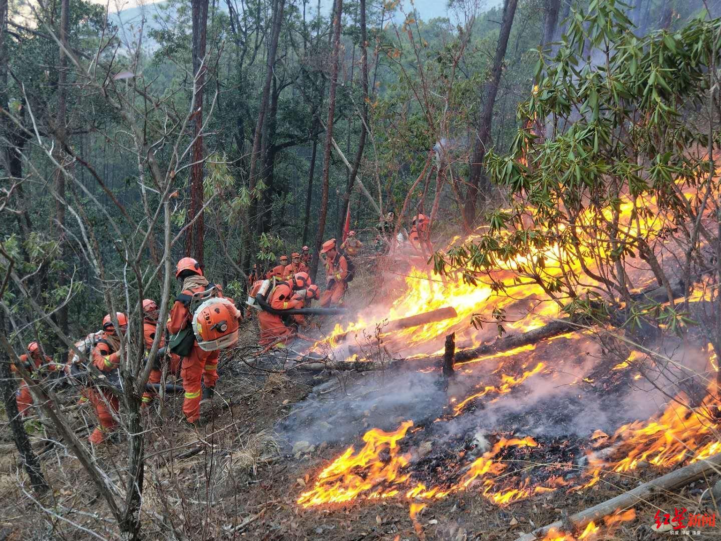 直击冕宁森林火灾:消防员们太疲惫了,暂时撤离补充体力