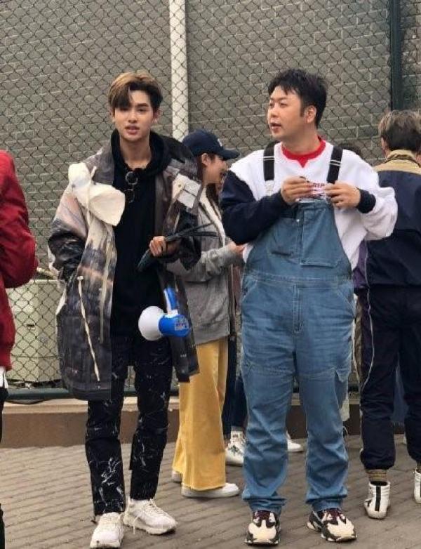 杜海涛黄明昊等明星未经许可进大学校园拍摄,被校方强行驱逐